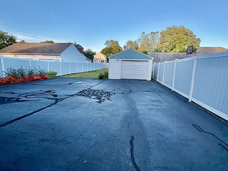 194 S Highland St — Photo 12