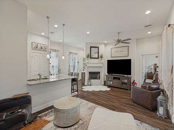 3rd image of 921 Hearthside Way