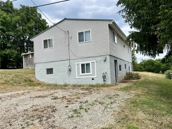 22 8th St, Claysville, PA 15323