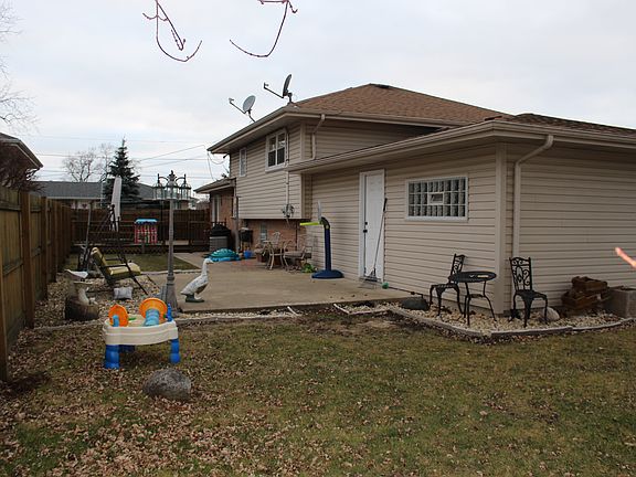 3rd image of 10801 S Neenah Ave