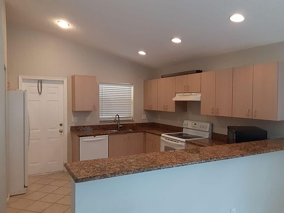 2nd image of 5149 Woodland Dr