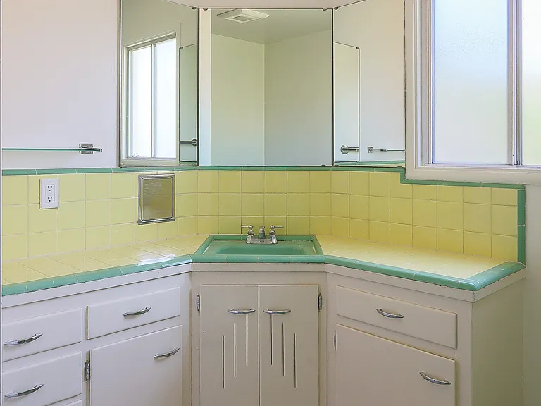 7 Ramona Ave — Photo 17