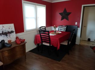 907 Columbus St, Pella, IA 50219