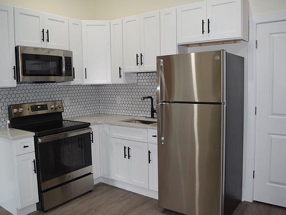 4th image of 6015 Baltimore Ave #3