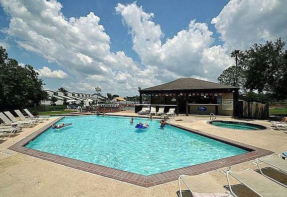 Country Club Pools