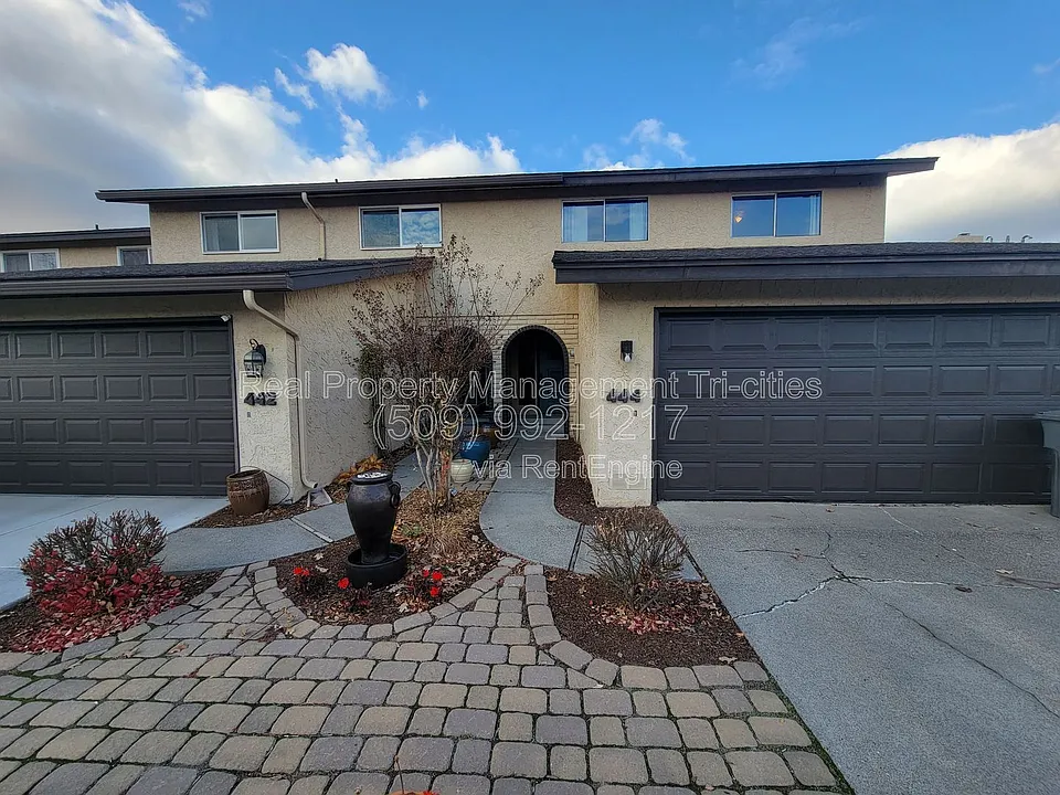 444 Greenbrook Pl