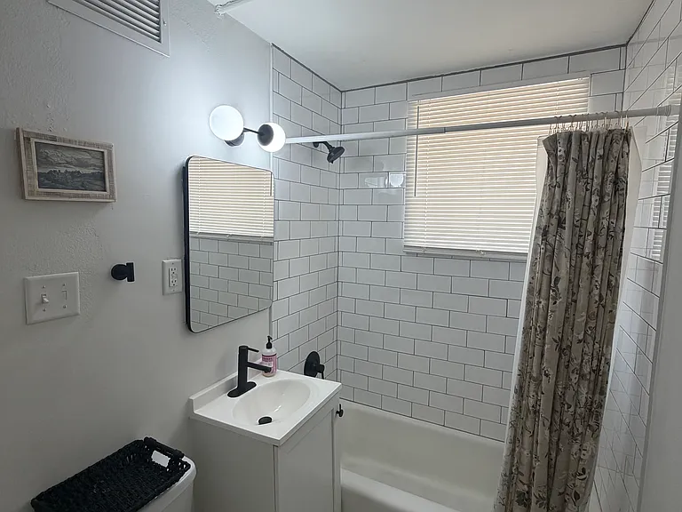 2700 Garfield Ave S #101 — Photo 15