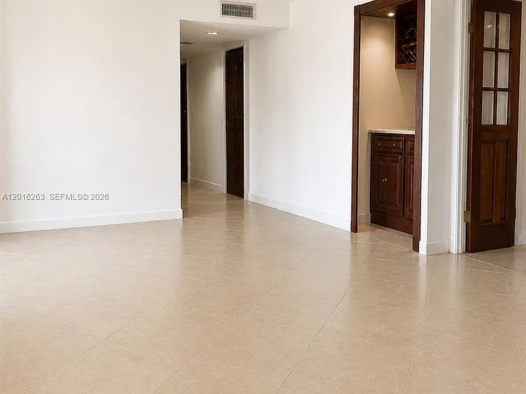309 Lakeview Dr #204 — Photo 5