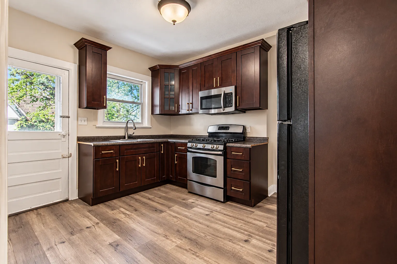 2 bed, 1100 sqft, $1,450 — Photo 1
