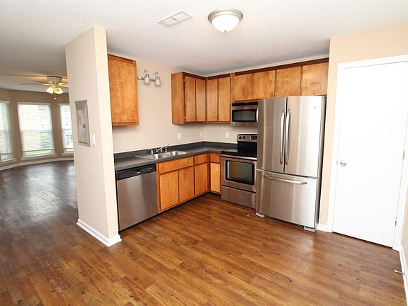 3rd image of 2446 Caroline Dr APT D