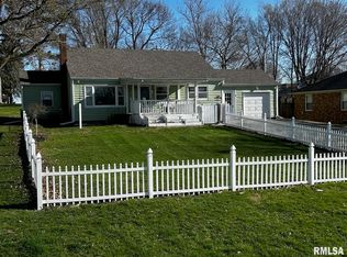 711 W Main St, Reynolds, IL 61279