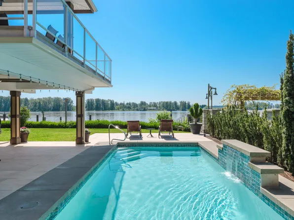 20282 Wharf St, Maple Ridge, BC V2X 1A3