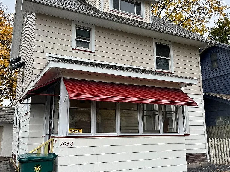 1054 Bay St — Photo 1
