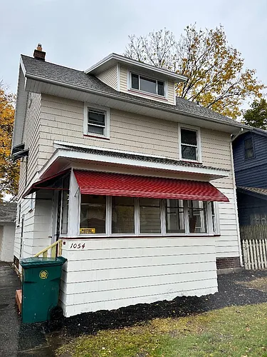 1054 Bay St Photo 1
