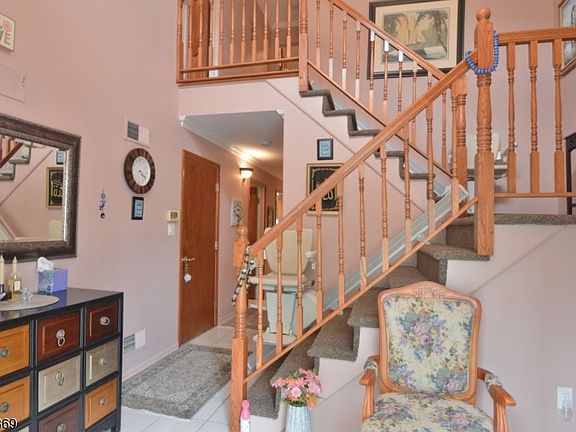 4th image of 110 Castle Ridge Dr