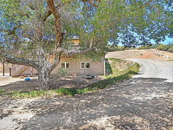 3rd image of 16789 Valley Hi Dr