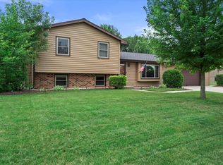 4025 W Anita Ln, Franklin, WI 53132