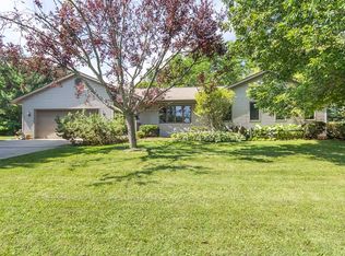 W1233 Steinway Dr, Oconomowoc, WI 53066