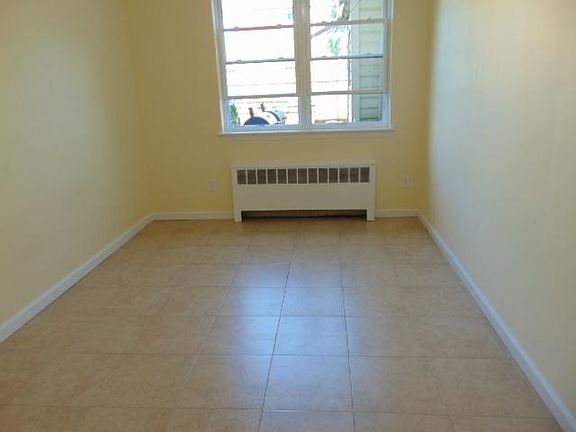 4th image of 4068 Baychester Ave
