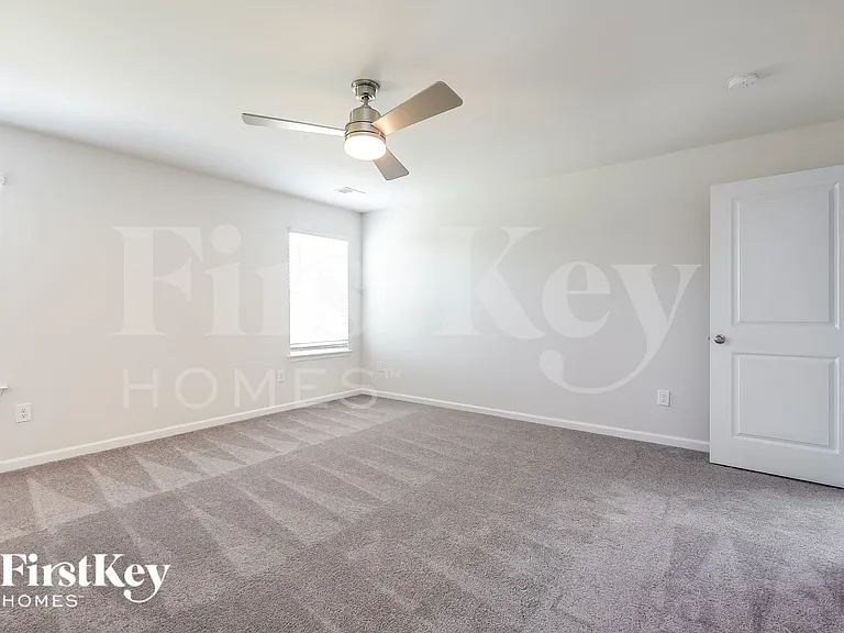 404 Stonefence Dr — Photo 12