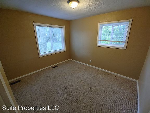 4th image of 32316 Ogemaw St