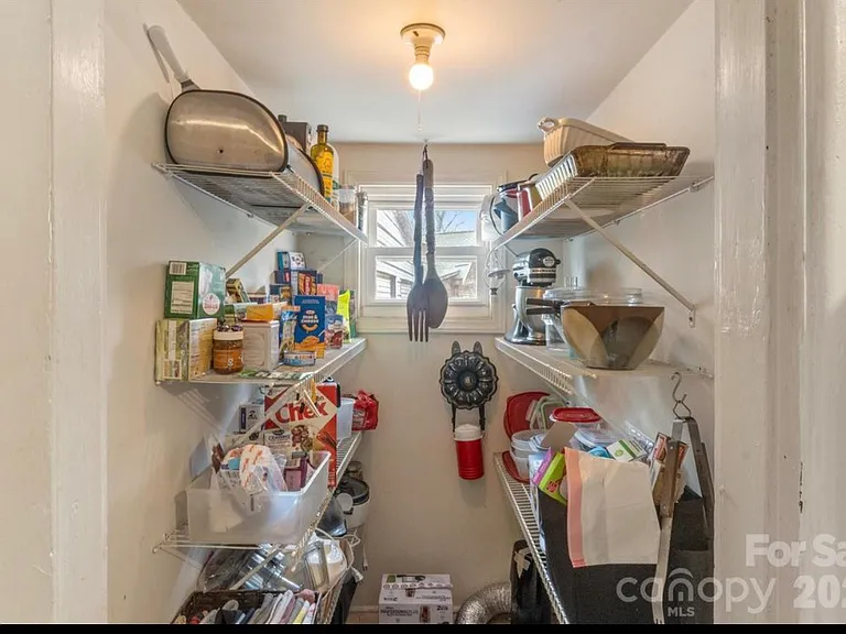 16 Sycamore St — Photo 6