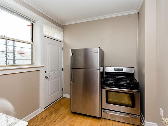4th image of 3101 N Racine Ave #1
