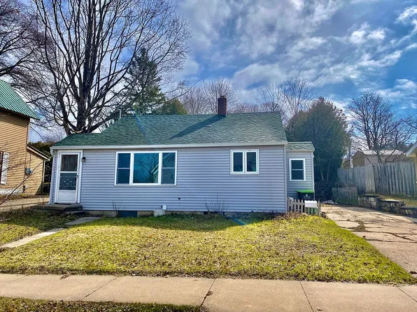 1023 Emmet St, Petoskey, MI 49770