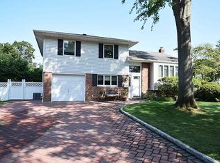 67 Crescent Dr, Old Bethpage, NY 11804