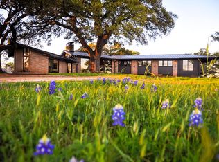 705 N Elk St, Fredericksburg, TX 78624