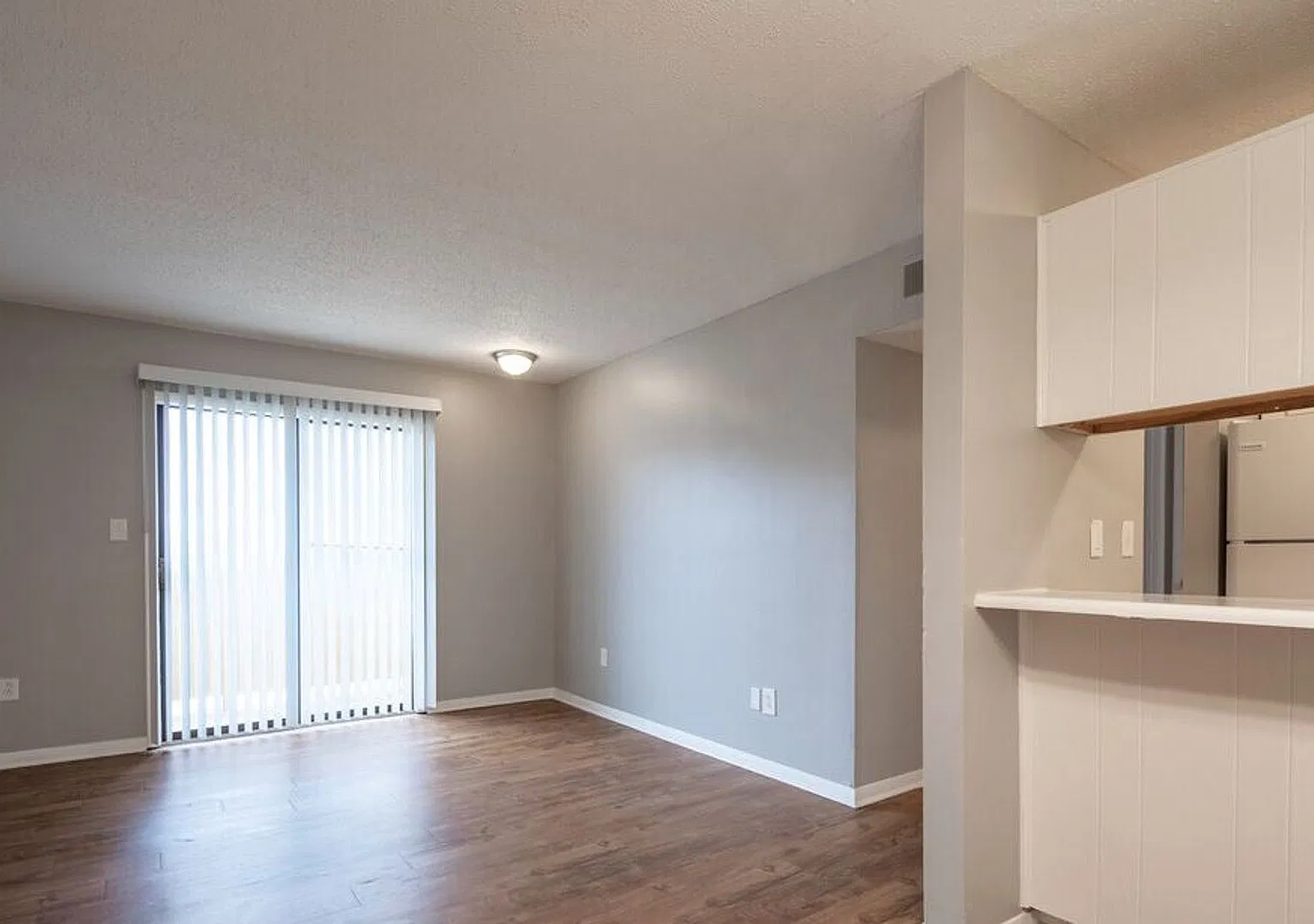 4033 Hunters Ridge Drive — Photo 3