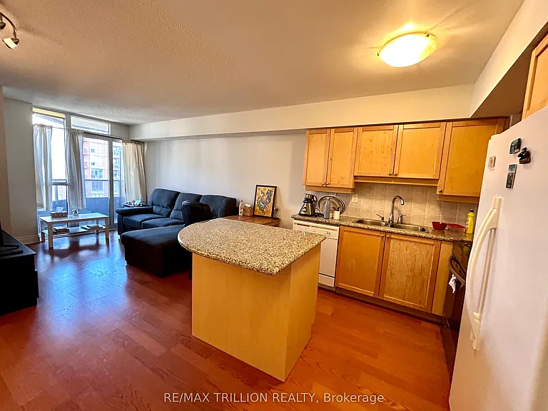 78 Harrison Garden Blvd #1014 — Photo 12