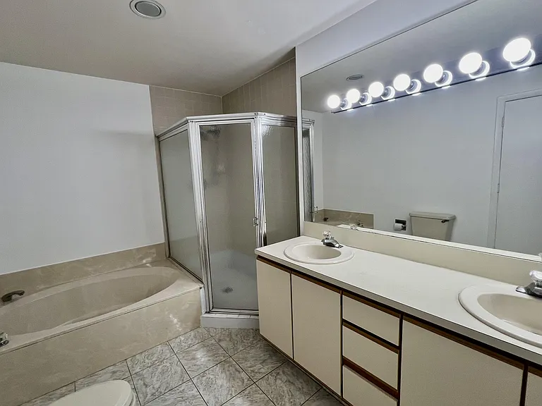 108 Half Moon Cir #B3 — Photo 13