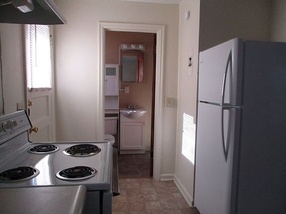 4th image of 920 Custer Ave #A