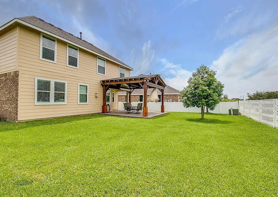 2nd image of 3416 Old Holly Dr