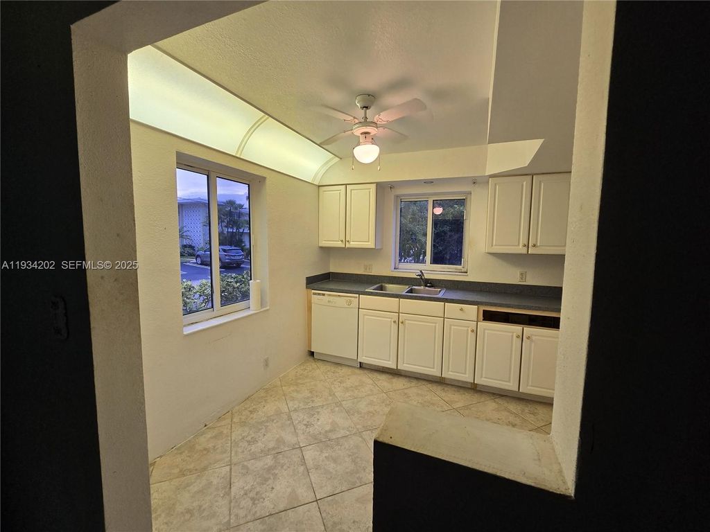 3201 SE 12th St APT B3, photo 6