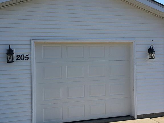 2nd image of 205 Wintergreen Dr