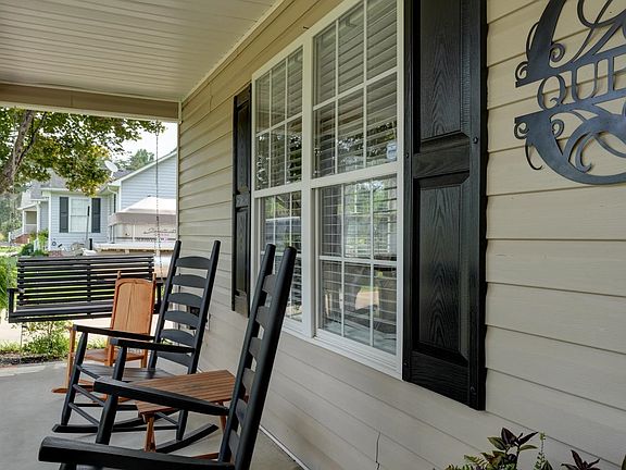 3rd image of 2031 Riddle Rd