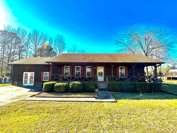 3055 Kent Cir, Tuscumbia, AL 35674