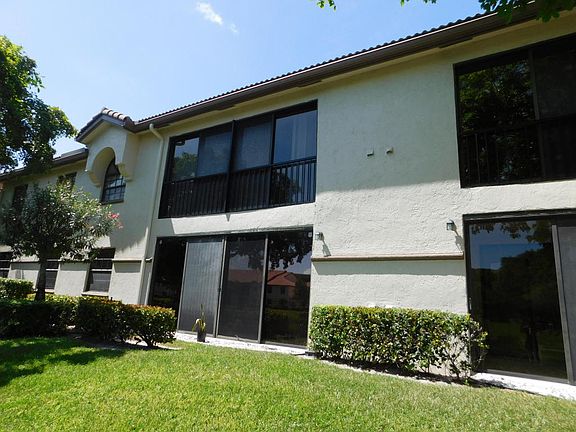 4th image of 5136 Floria Dr APT J