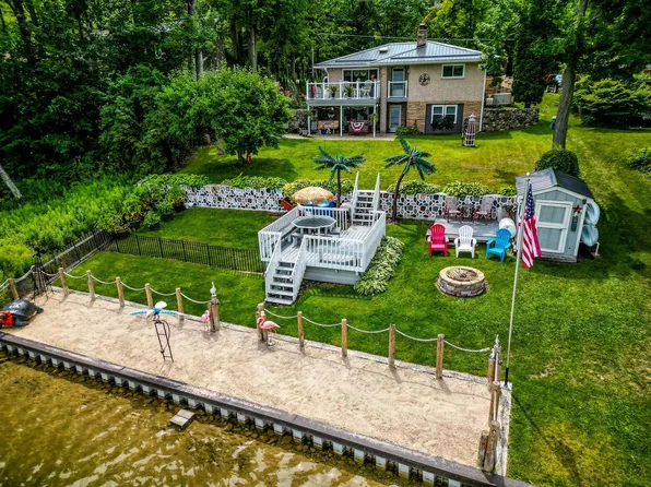 3121 Lakeview Dr, Harrison, MI 48625