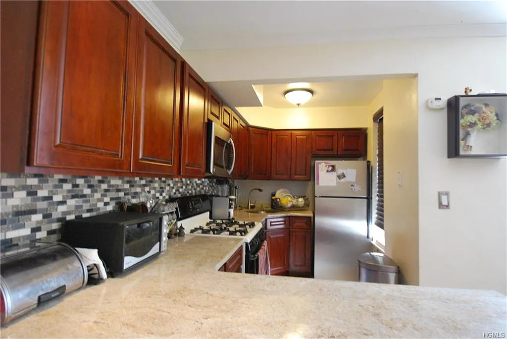 250 N Broadway APT 5J photo 1