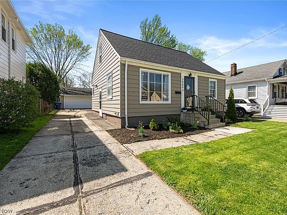 3rd image of 20893 Belvidere Ave