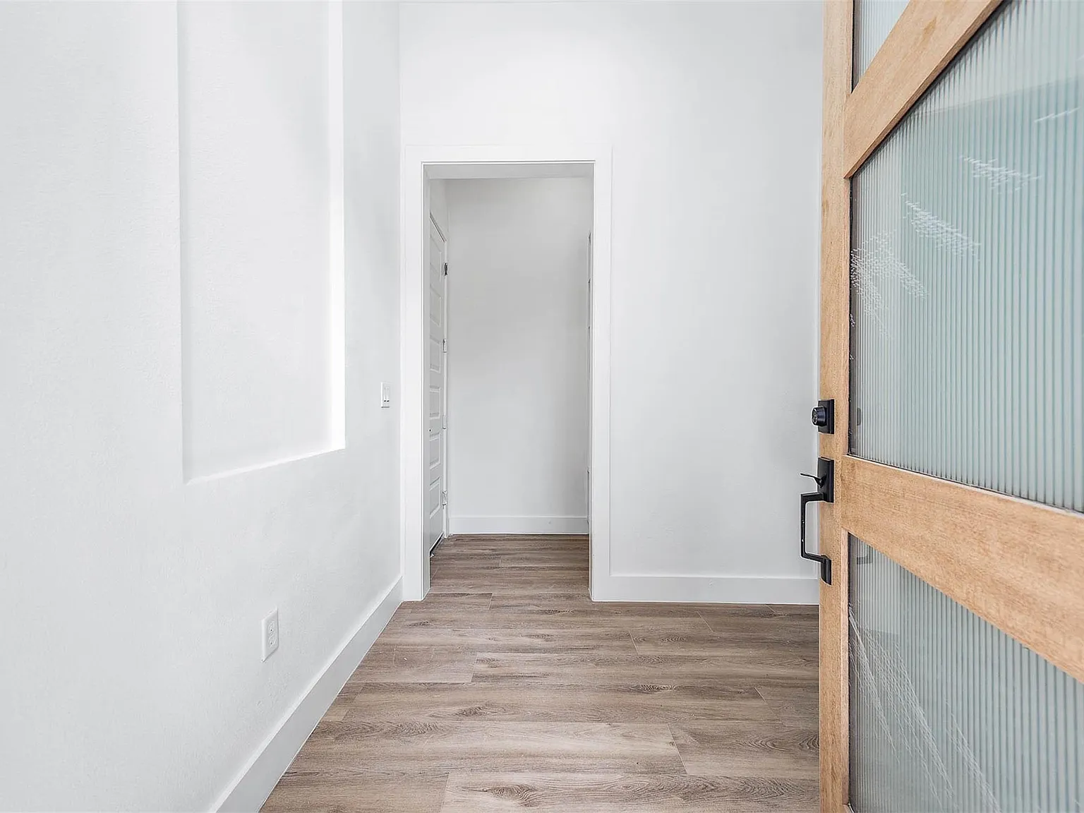 3 bed, 3.5 bath, 1995 sqft, $2,950 — Photo 3