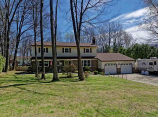 3 Hazaltine Ln, Clifton Park, NY 12065