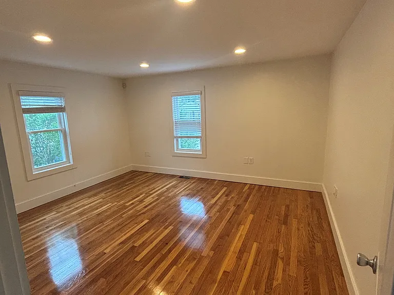 10 Manuel Ave — Photo 9