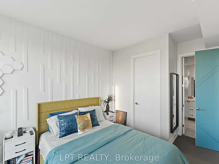 111 Champagne Ave S #307 — Photo 24