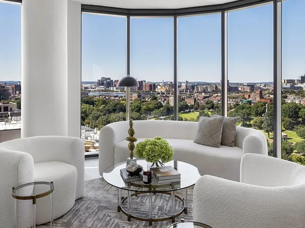 55 Lagrange St #2004, Boston, MA 02116