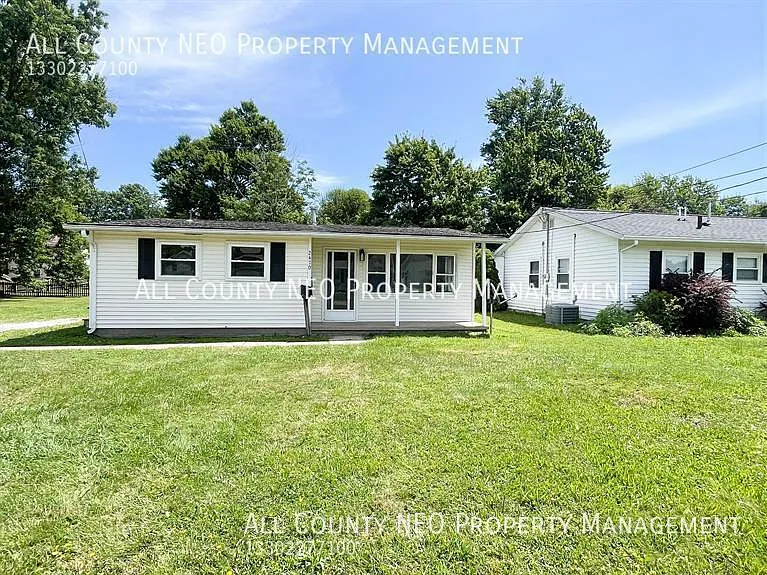 2470 Center Ave — Photo 1