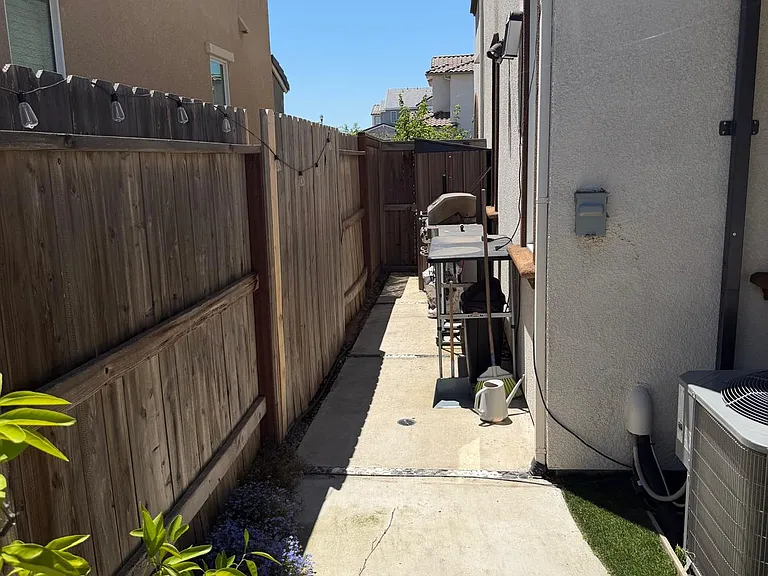 5072 Ashbrook St — Photo 40